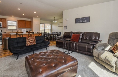 McHenry House | Cozy home in McHenry minutes from activities and WISP