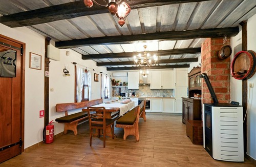 Vrbovec House | Cozy home in Vrbovec with sauna