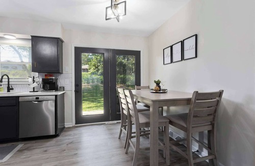 Lee's Summit House | Cozy Home King Beds,Fenced Yard | Sleeps 6