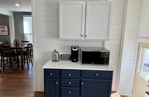 Folsom's Addition House | Cozy home near DT, Premier Center: 65"TV, Foosball, Mini Golf + Fenced Yard