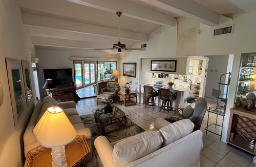 Osprey House | Cozy home, pet friendly, private pool & close to beach. Minimum 60 days