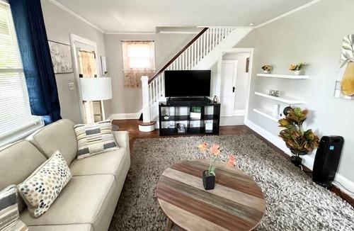 West Price Hill House | Cozy Home Quiet Neighborhood 10 Min to Downtown