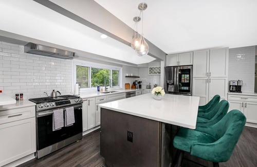 Independence House | Cozy home, w/chef's kitchen, pet friendly near Cuyahoga National Park