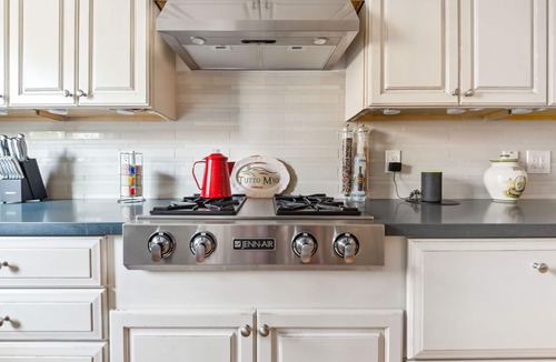 Castro Valley House | Cozy home w/firepit, close to great hiking trails, wineries + San Francisco Bay
