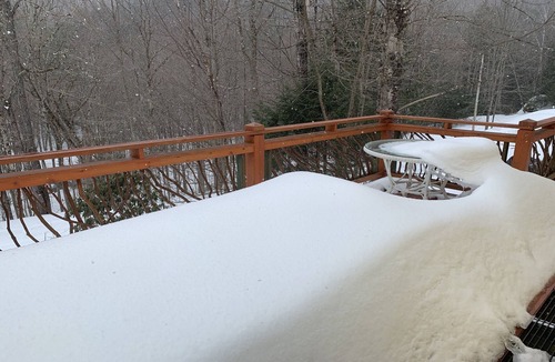 Moretown House | Cozy home w/great deck, jetted tub & fireplace - watch the leaves change