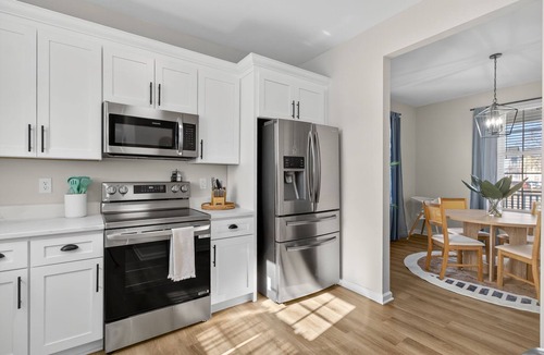 Portsmouth House | Cozy home w/king suite & yard near Riverwalk