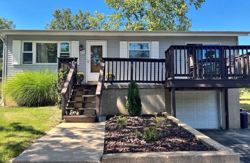 Gray Summit House | Cozy home with great outdoor space to relax, bbq or play with your fur baby.
