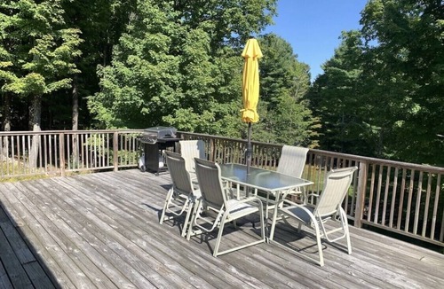 Town of Olive House | Cozy Home with Hot Tub, Lots of peace/quiet with Mountain views Near Woodstock!