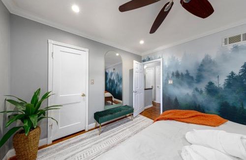 Arlington Heights Villa | Cozy House, Pool Table and Parking, Mins to DC