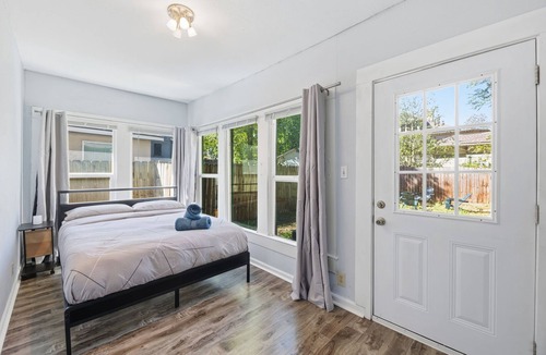 Hyde Park House | Cozy Hyde Park Stay with Parking, Yard & Walkable Eats