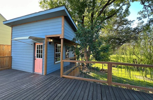 Greater East End Apartment | Cozy inner-loop guest house. A city retreat!