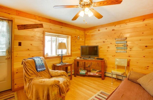 Interlochen House | Cozy Interlochen Cabin w/Dock: 1 Mi to Green Lake