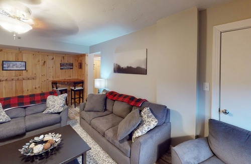 Snowshoe Condo | Cozy & Inviting 1BR Silvercreek Loft by RedAwning