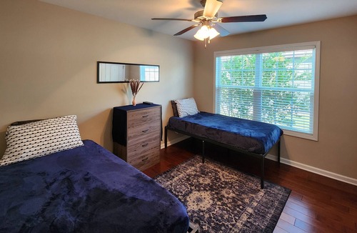 Enterprise House | Cozy Jasmine Circle