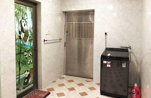 Taman Desa Tebrau House | Cozy Johor Bahru Home With Family Room and Unblock Balcony View