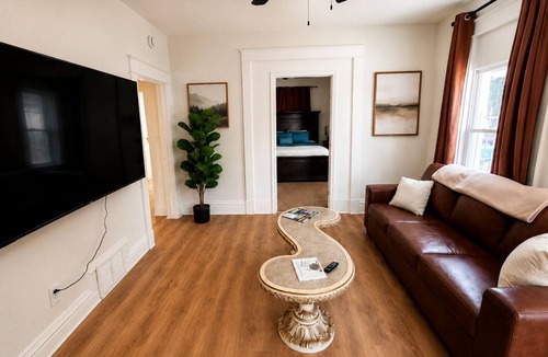 Southmoreland House | Cozy KC Retreat 1BR Getaway Near Downtown