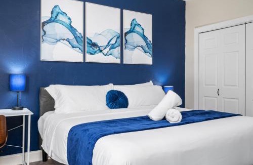 East Liberty Apartment | Cozy King Bed Suite with Free Parking