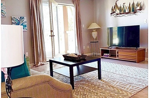 Kettering Apartment | Cozy king Bed, Walk to dining, Funny Bone, night clubs. On Pair club.Free coffee