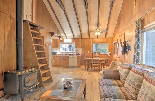 Klamath Falls House | Cozy Klamath Falls Home Near Fishing and Parks!