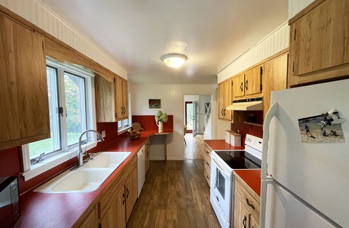 New Milford Cottage | Cozy Lake Cottage with Hot Tub, Views, Kayaks