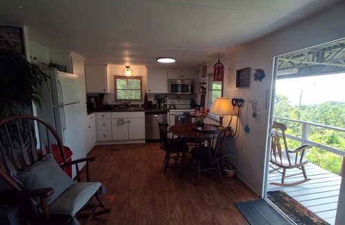 Shorterville Cottage | Cozy LAKE EUFAULA GETAWAY Cottage-Couples-Honeymoon-Family-Fisherman-BOAT Parkin