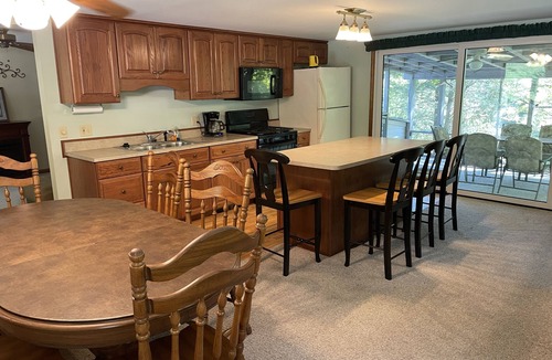 Foster House | Cozy Lake House: Ark Encounter, Kincaid Lake, KY- Fishing, Scenic Get-Away