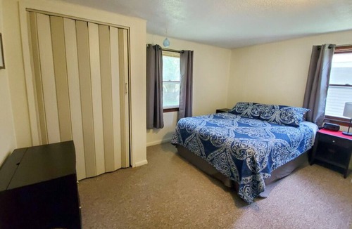 Lindstrom House | Cozy Lake House On the snowmobile trails with the best ice fishing in the area