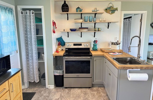 Pulaski Cottage | Cozy LAKE ONTARIO WATERFRONT COTTAGE with Breathtaking Views!