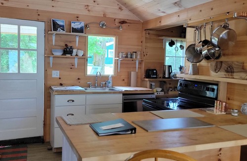 North Ferrisburgh Cottage | Cozy lakefront 2 1/2 bedroom 1 bathhome on Lake Champlain, with dock and deck.