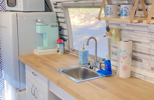 Chipley House | Cozy Lakefront Airstream