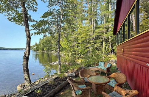 Jefferson Cabin | Cozy lakefront cabin on Damariscotta Lake, relax & enjoy summer as it should be.