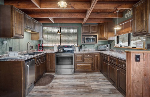 Innsbrook Ski Chalet | Cozy Lakefront Chalet - On A Large Lake - Private Dock w/Boats