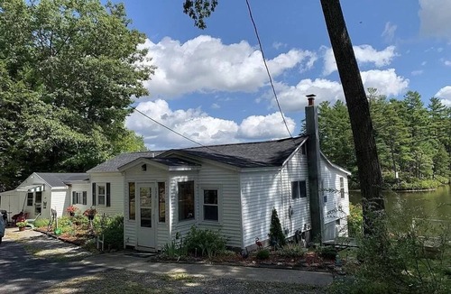 Winchendon House | Cozy Lakefront Cottage