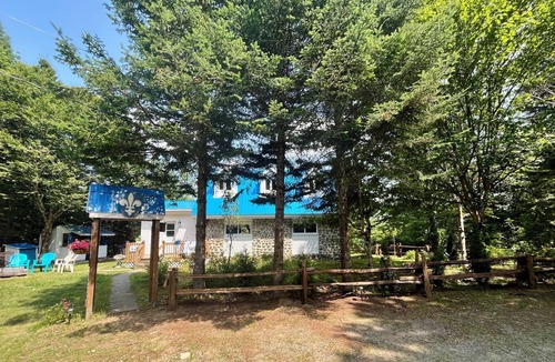 Lantier Cottage | Cozy Lakefront cottage with breathtaking views of lake and mountains