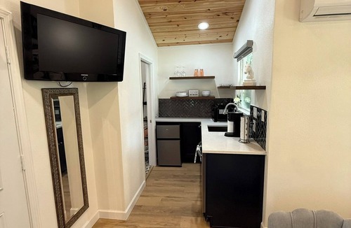 Eustis House | Cozy lakefront equestrian cabin near enchanting Mt Dora
