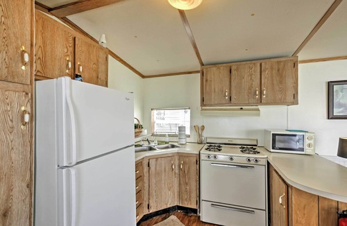 Silver Springs Cabin | Cozy Lakefront Home in Ocala w/Deck, Grill + A/C!
