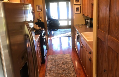 Newville House | Cozy Lakefront House