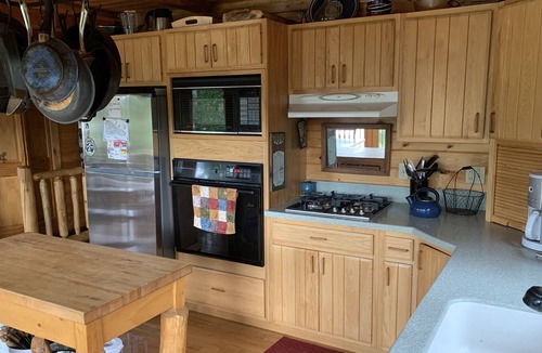 Ely Cabin | Cozy Lakefront Log Home