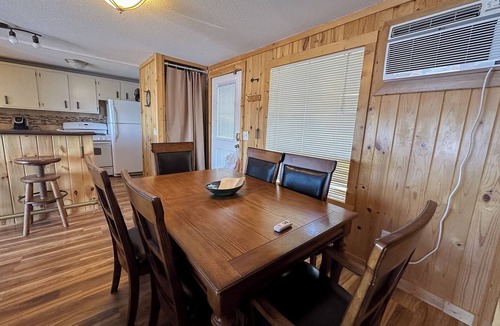 Isle Cabin | Cozy Lakefront Mille Lacs Cabin: Amazing Sunsets, Kayaks & Walk to Downtown Isle