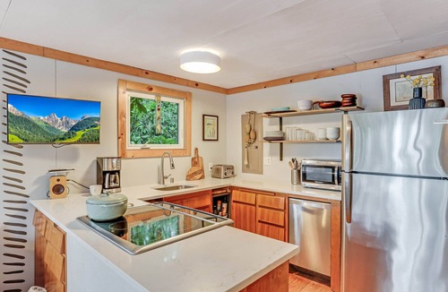 Grapeview Cabin | Cozy Lakeside Cabin with Modern Amenities. Romantic Escape 1.75 hrs from Seattle