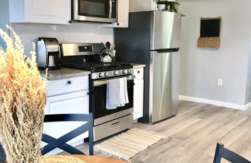 Brighton Cottage | Cozy lakeside cottage near Downtown
