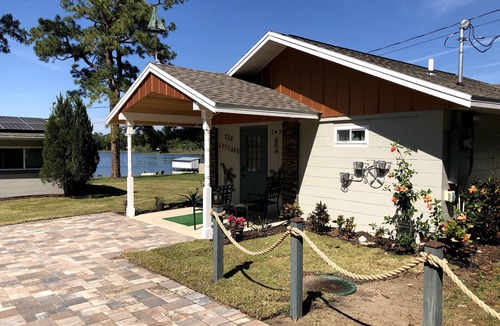 Lake Mary Cottage | Cozy Lakeside Cottage