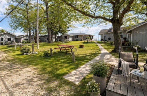 Oscoda Cottage | Cozy Lakeside Hideaway