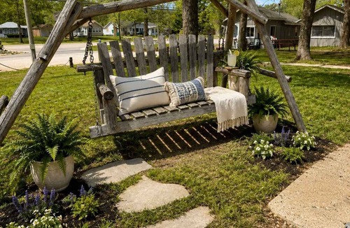 Oscoda Cottage | Cozy Lakeside Hideaway