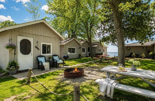 Oscoda Cottage | Cozy Lakeside Hideaway