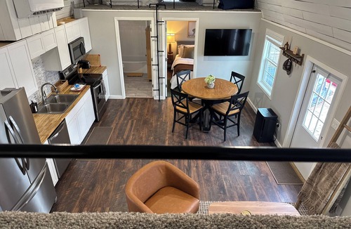 Birdeye House | Cozy, lakeside tiny home in Arkansas farm country