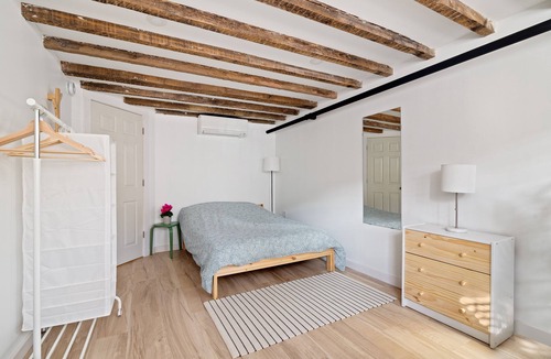 Bushwick House | Cozy, Large, Clean & Fully Furnished Bedroom in Bushwick - Near L Train