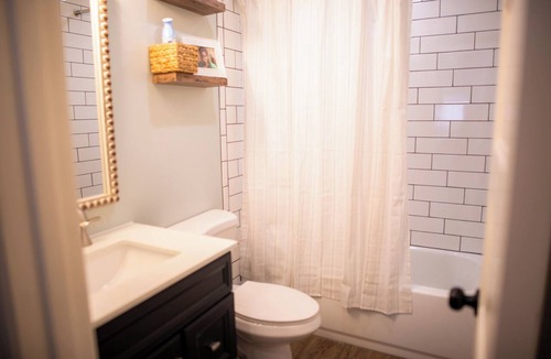 Albany House | Cozy Leesburg, Ga Retreat, Remodeled and designed for comfort. Pet-Friendly!