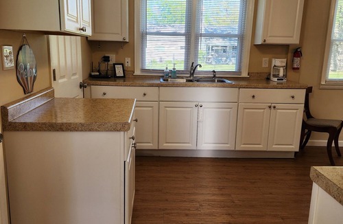 Lexington Cottage | Cozy Lexington Cottage! Stroll down to the sandy beach of Lake Huron!