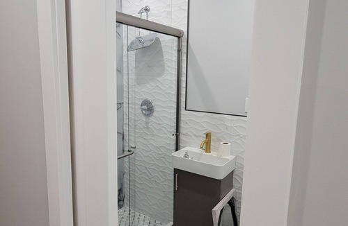 East New York House | Cozy Lodging on Logan St. Super Close to Transportation